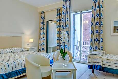 Triple Room with Sea View