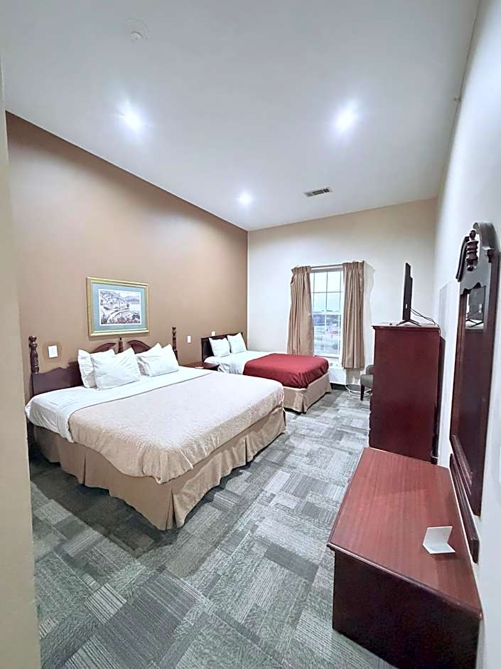 COLLINS INN & SUITES