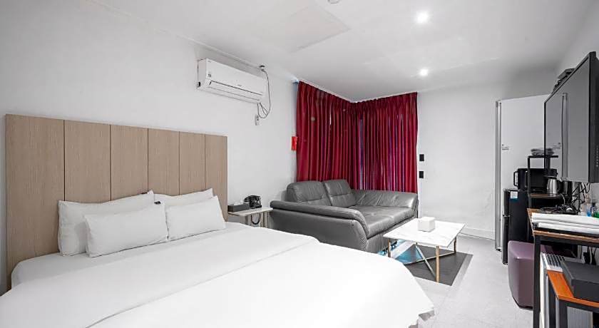 Pacific7 Hotel