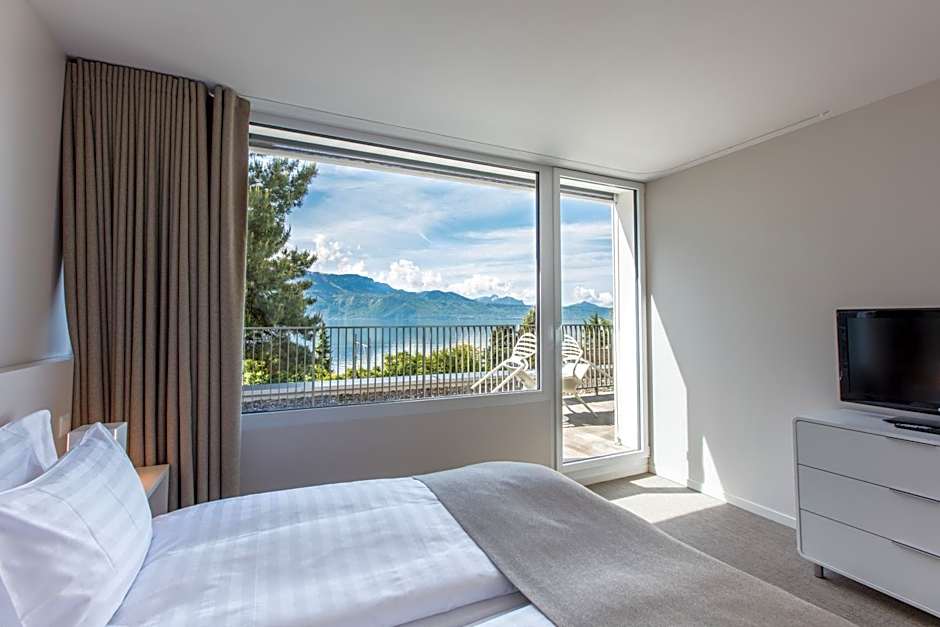 Photo 1 of 6 of 2 Bedroom Apartment, Lake View