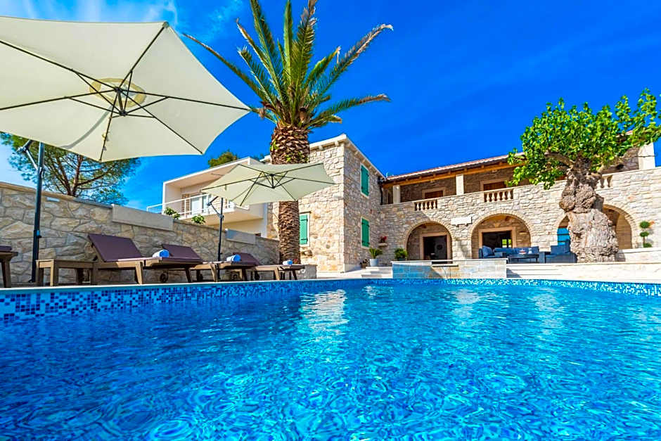MY DALMATIA - Authentic villa Dumina with private heated pool