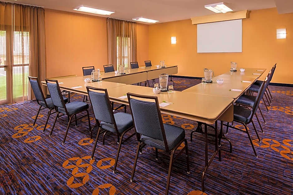 Courtyard by Marriott Richmond West