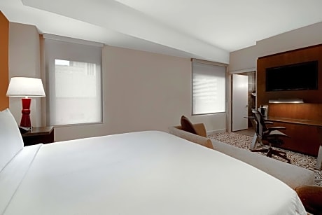 Deluxe King Room - Hearing Access