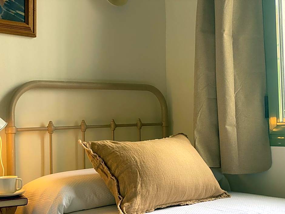 Les Filles (antiga Fonda de la Parra)