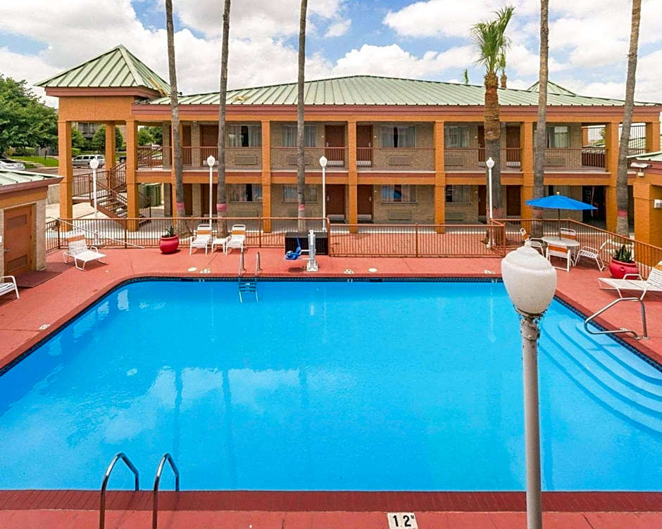 Econo Lodge Inn & Suites Eagle Pass