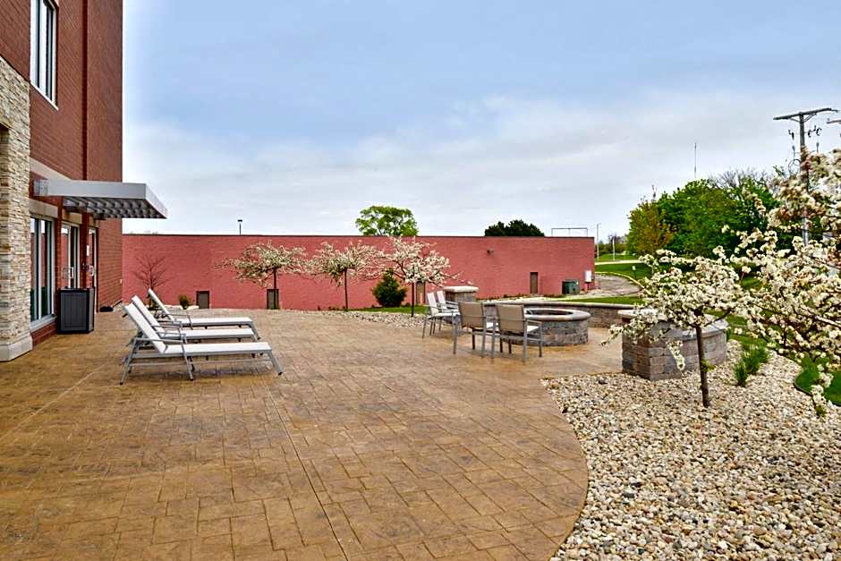 Holiday Inn Express & Suites Madison By IHG