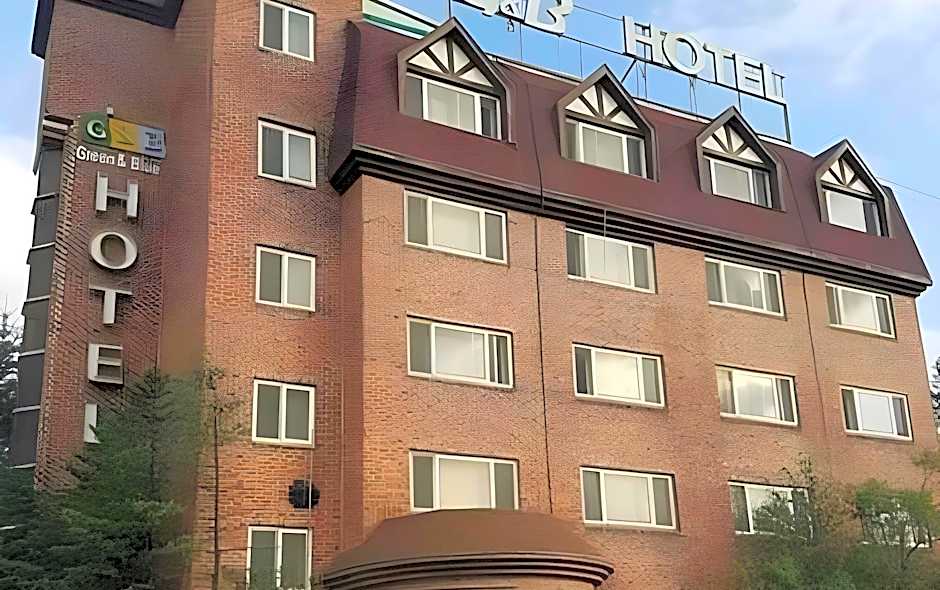 Green And Blue Hotel