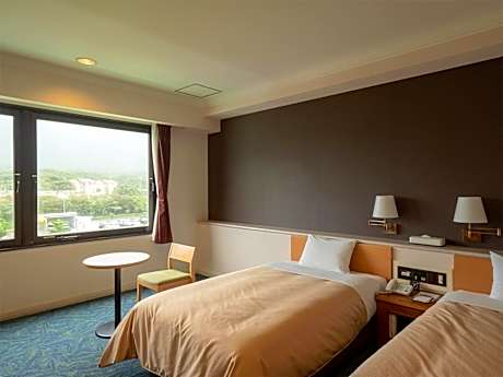 Standard Twin Room with Mountain View