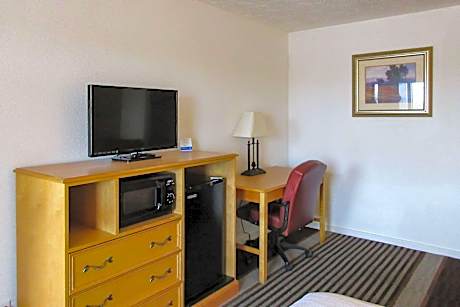 1 King Bed, Nonsmoking