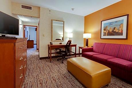 Queen Suite with Sofa Bed - Accessible, Tub