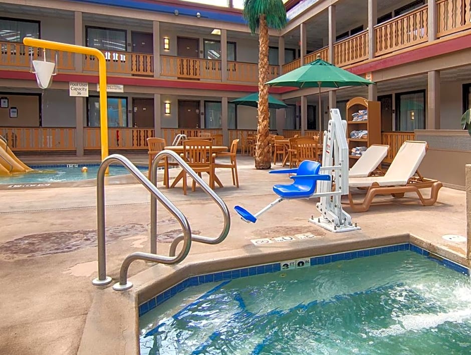 AmericInn by Wyndham La Crosse Riverfront-Conference Center
