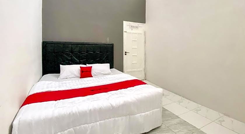 RedDoorz Syariah near RSU Sylvani Binjai