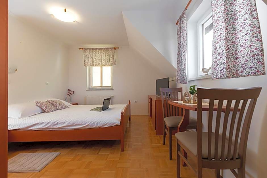 Guest House Pod Grebenom