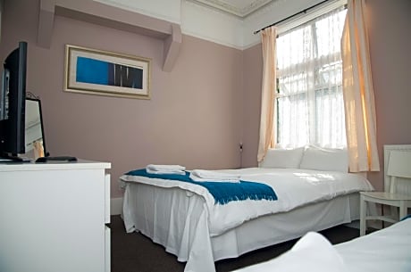 Triple Room with Private Bathroom