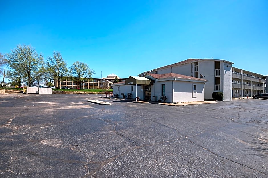 Motel 6-Blue Springs, MO