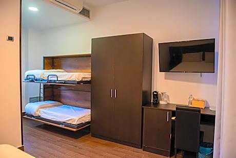 Quadruple Room with Private Bathroom