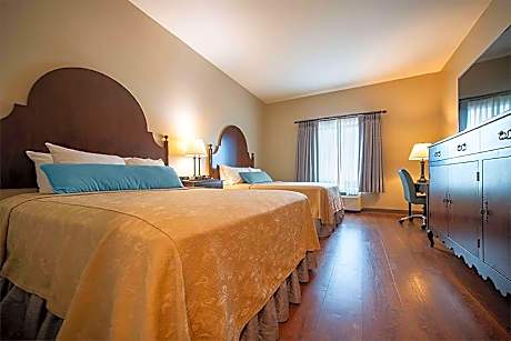 Queen Room with Two Queen Beds and Courtyard View - Non-Smoking