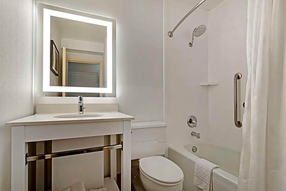 Best Western Plus Kansas City Sports Complex Hotel