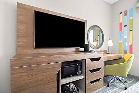 Queen Room with Two Queen Beds - Hearing Access