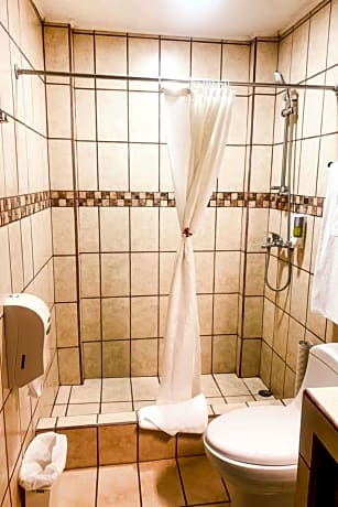 2 Queen Beds, Non-Smoking, Full Breakfast