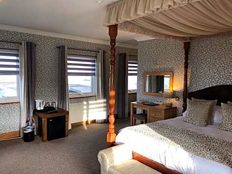 Executive Suite with Four Poster Bed