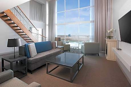 Niagara Bi-Level Loft Suite with One King Bed and Falls View