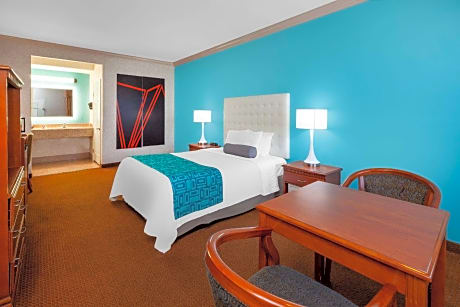 1 Queen Bed Non-Smoking