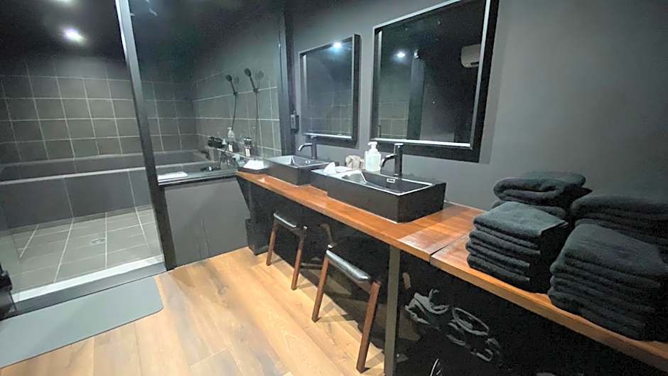 Black Villa Naha 最大8名宿泊可 136平米 美栄橋駅 徒歩1分