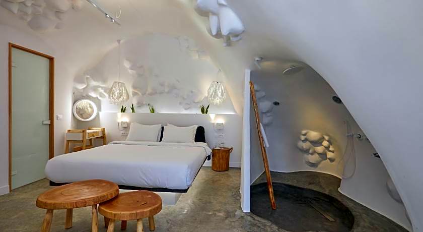 Theano Cave Suites & Villas