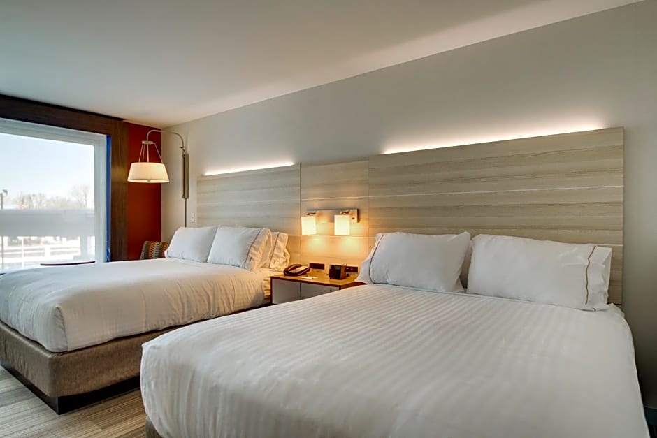 Holiday Inn Express & Suites Galesburg By IHG