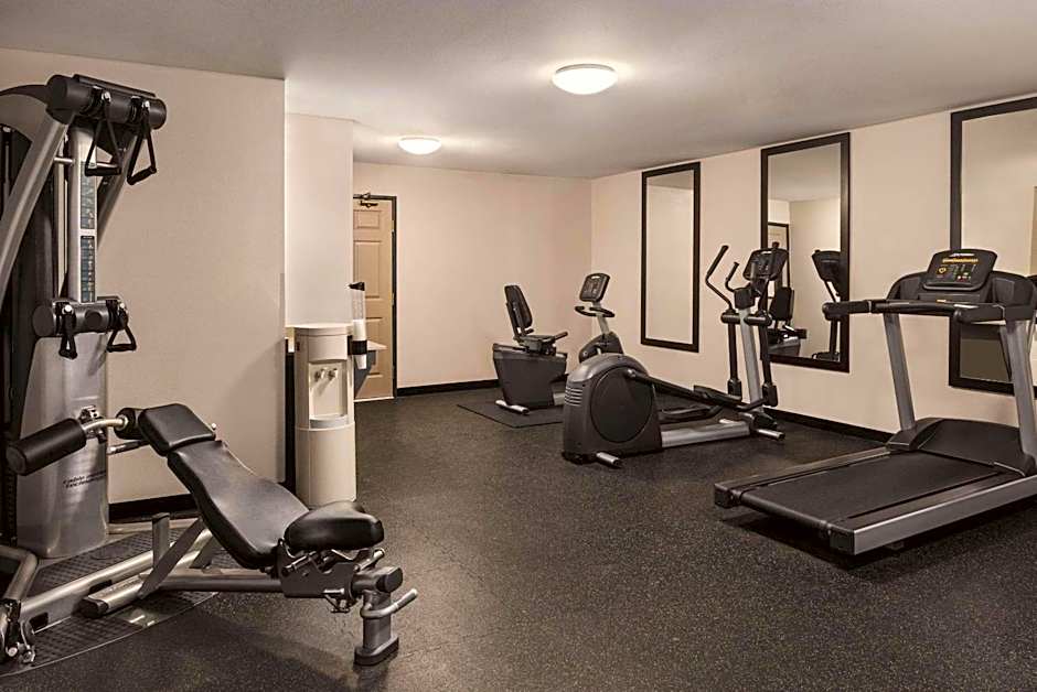 Country Inn & Suites by Radisson, Dubuque, IA