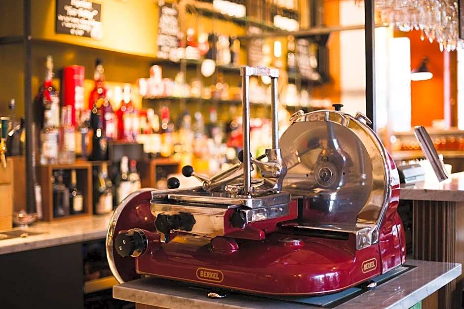 Enjoy 1313AG Hotel Touring