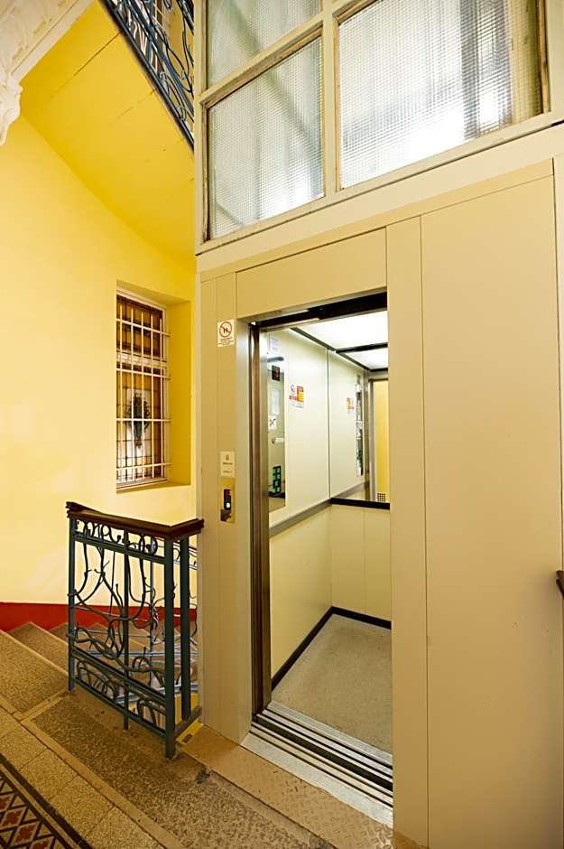 Danube Dwelling Aulich utca 3