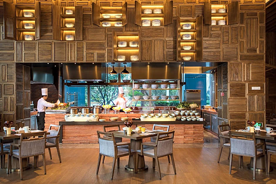 HUALUXE Xiamen Haicang Harbour View By IHG