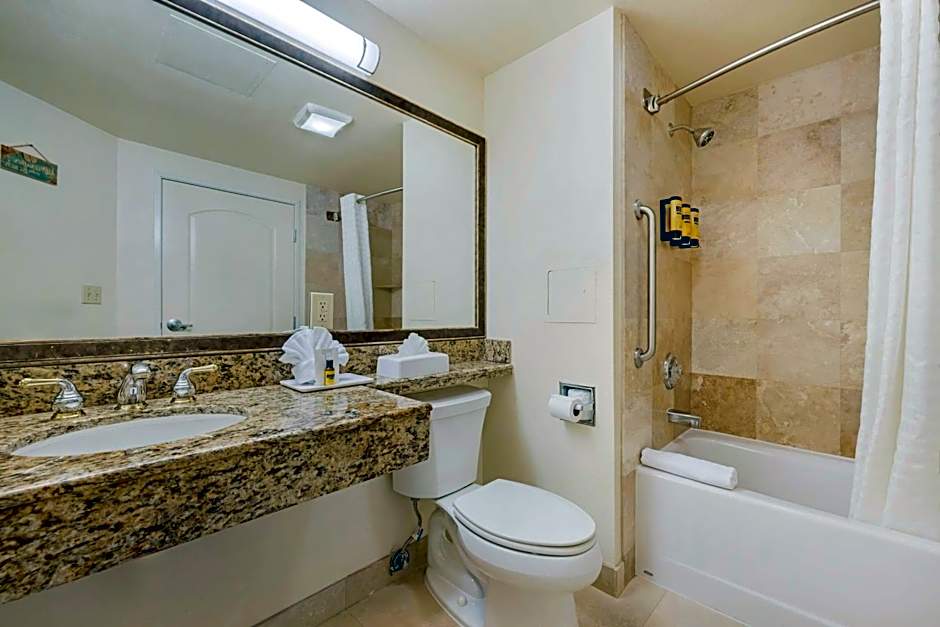 Best Western Plus Marina Shores Hotel