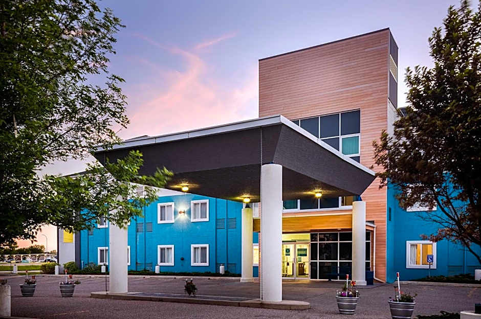 Prairie Crest Medicine Hat by IHG