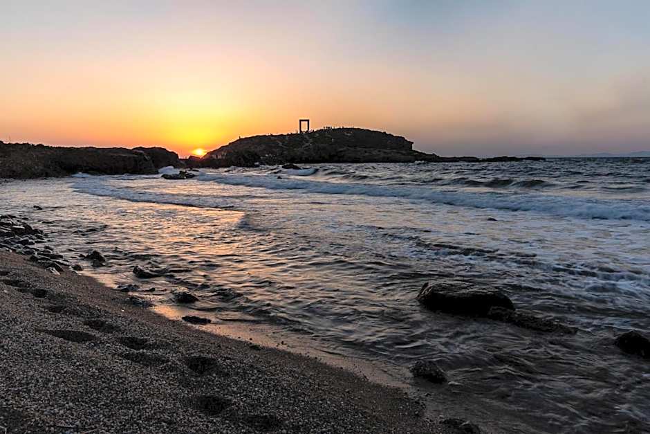 Portara Seaside Luxury Suites