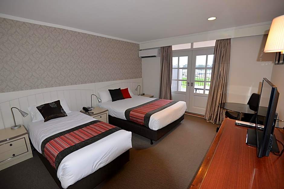 Country Comfort Amity Motel