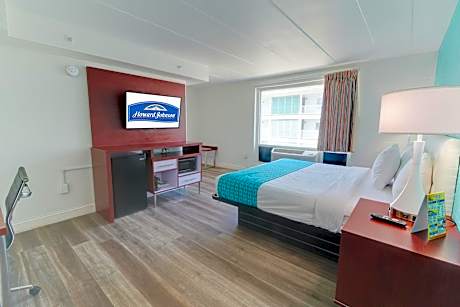 1 King Bed Non-Smoking