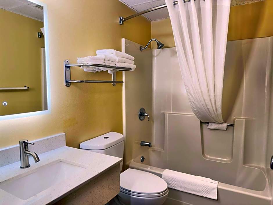 Econo Lodge Lansing - Leavenworth