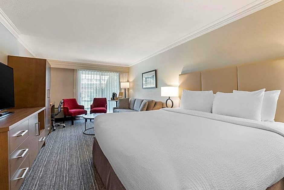 Best Western Plus Kelowna Hotel & Suites