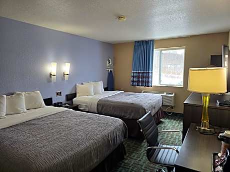Quadruple Room with Two Queen Beds - Non Smoking/Interior Hall