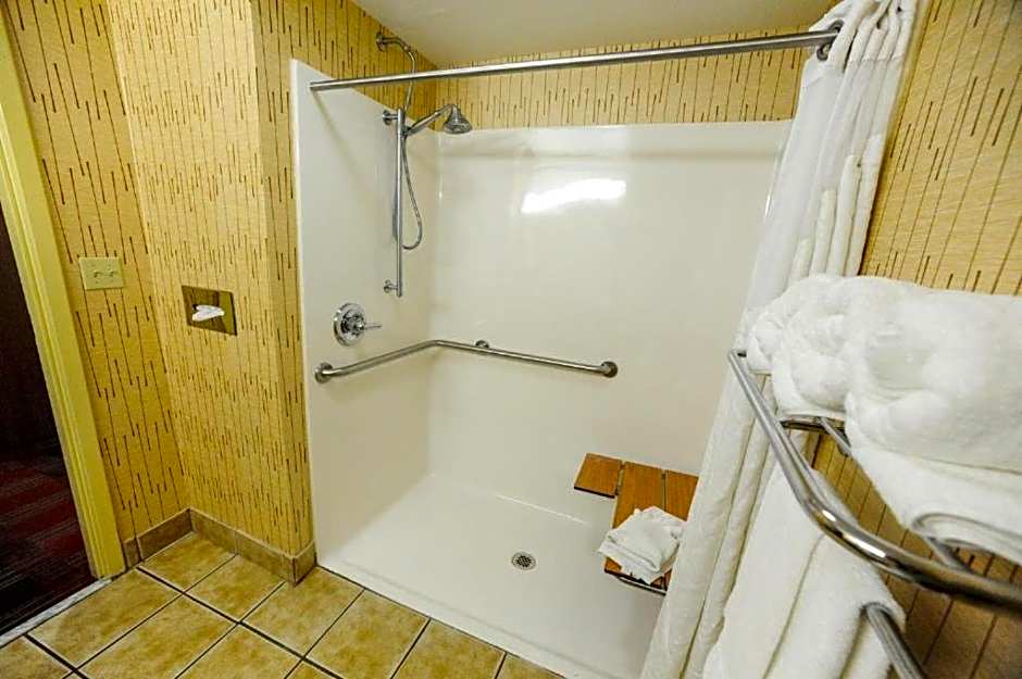 Holiday Inn Express & Suites Bowling Green by IHG