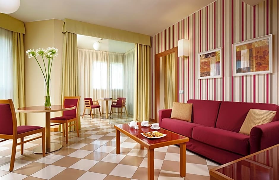 UNA Hotels The One Milano Hotel & Residence