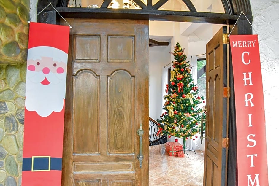 El Castillo Bed and Breakfast