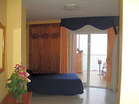 Single Room with Terrace and Sea View