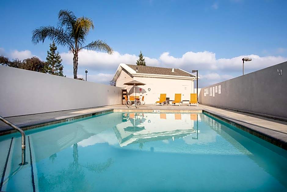 Holiday Inn Express & Suites Yosemite Park Area By IHG