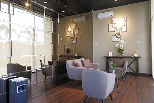 RedDoorz Plus Near Universitas Sumatera Utara - Guest Reservations