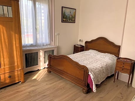 Chambre Arnica lit 140 wifi sdb partagée