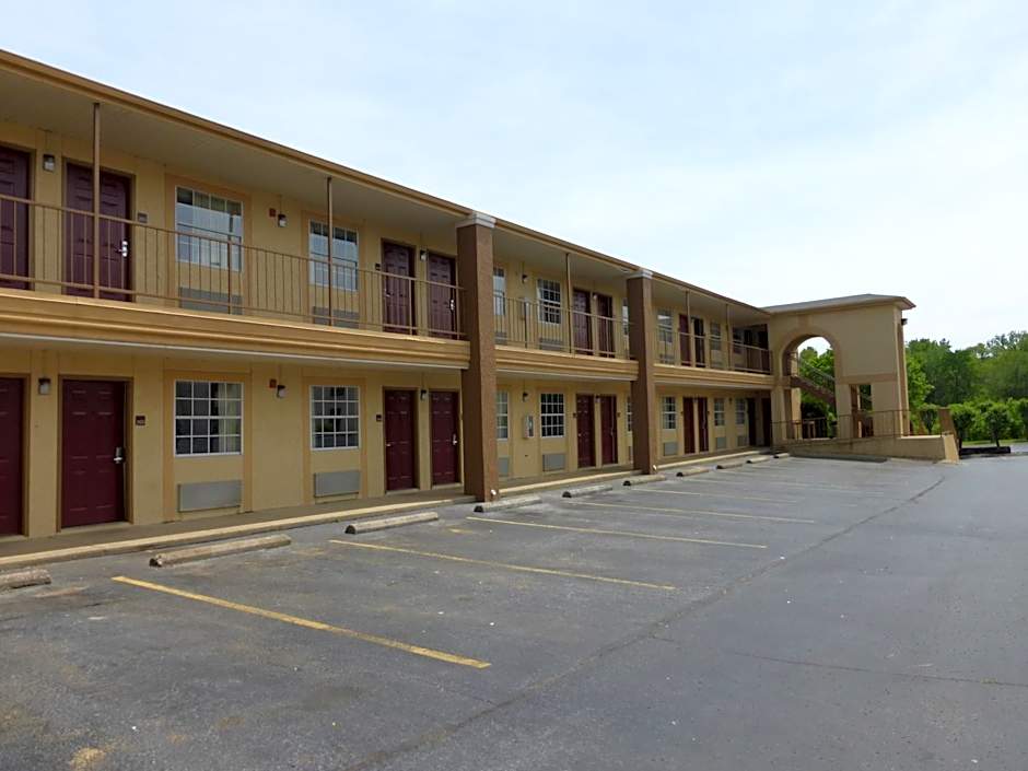 Red Roof Inn - Columbia, TN